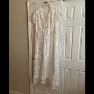 Long white lace v-neck short sleeve dress